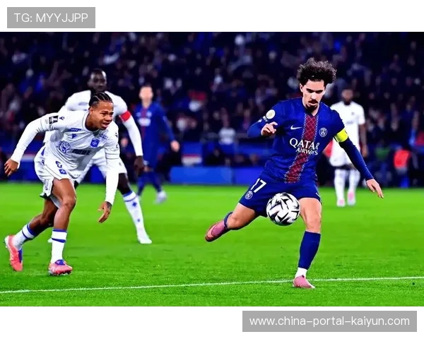 巴黎圣日耳曼对阵里尔，榜首之争登贝莱领衔锋线